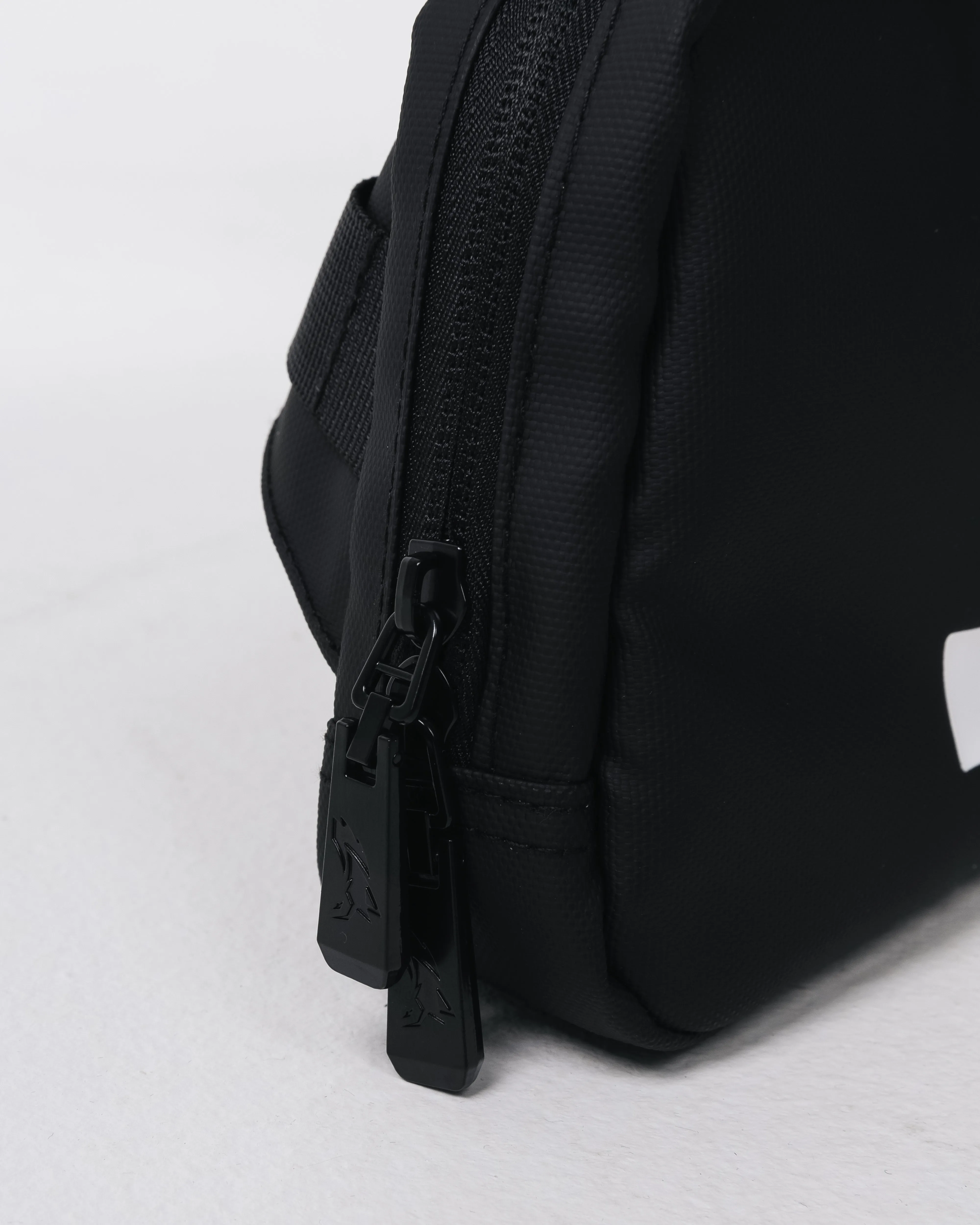 Alphalete Core Crossbody - Black
