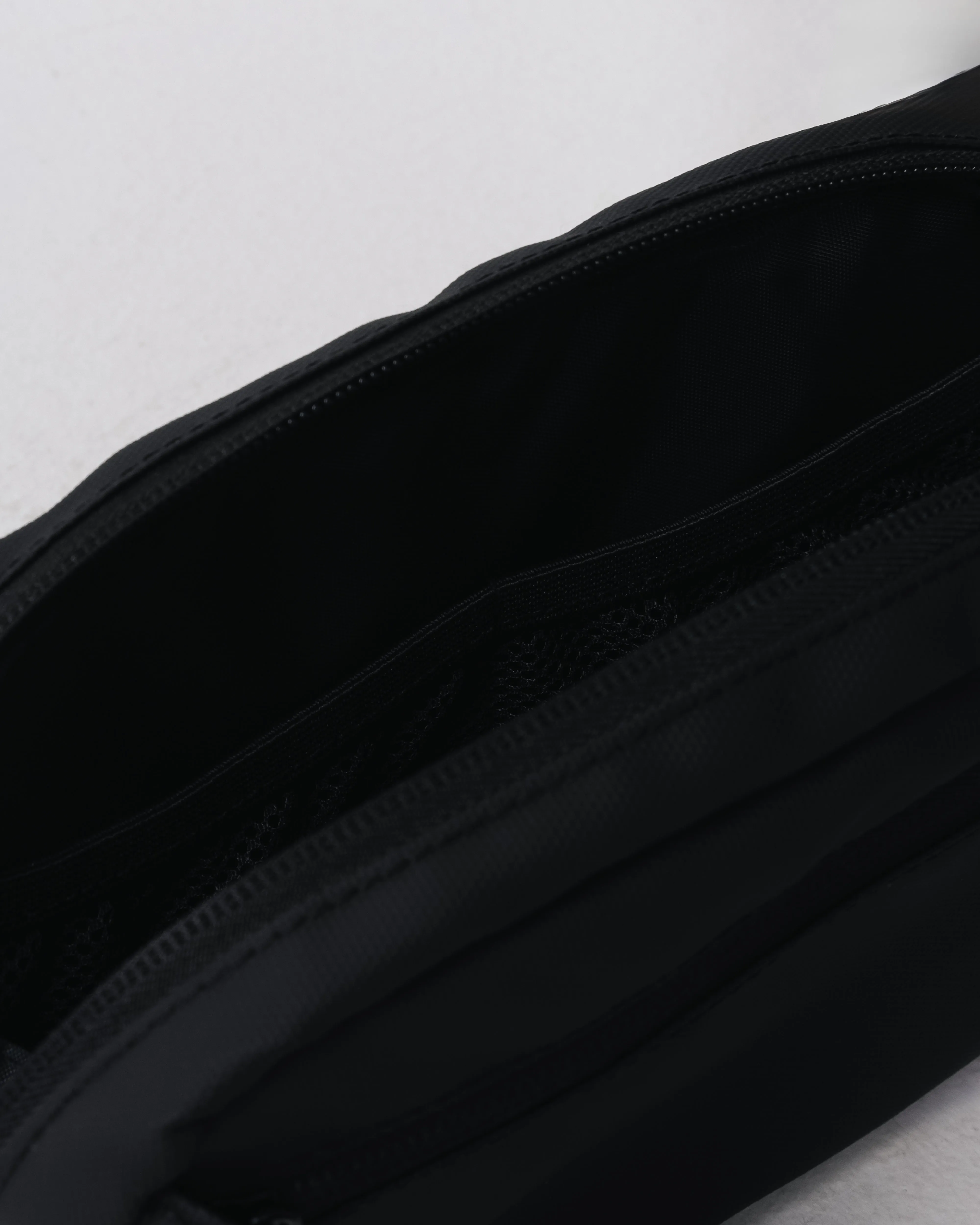 Alphalete Core Crossbody - Black