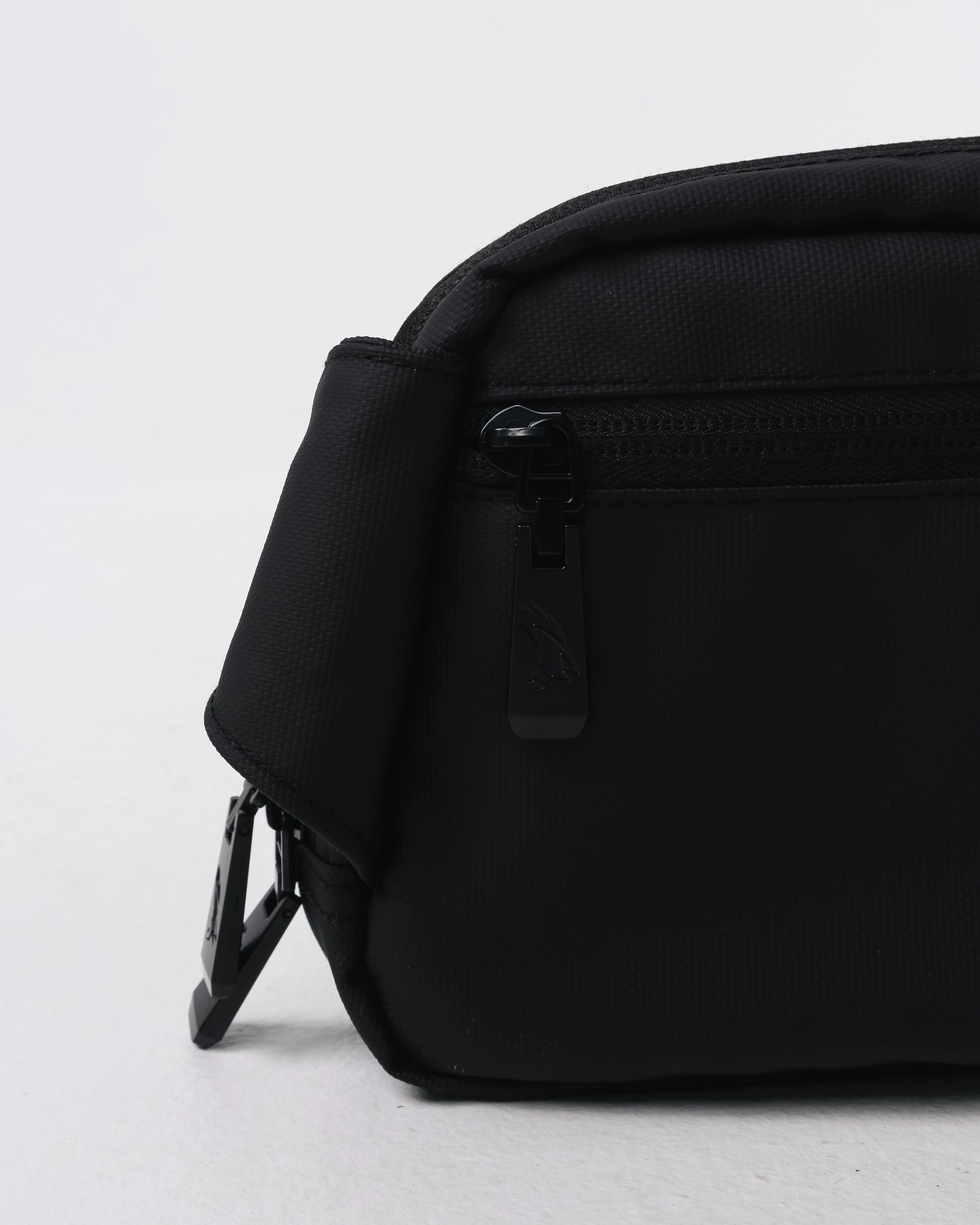 Alphalete Core Crossbody - Black