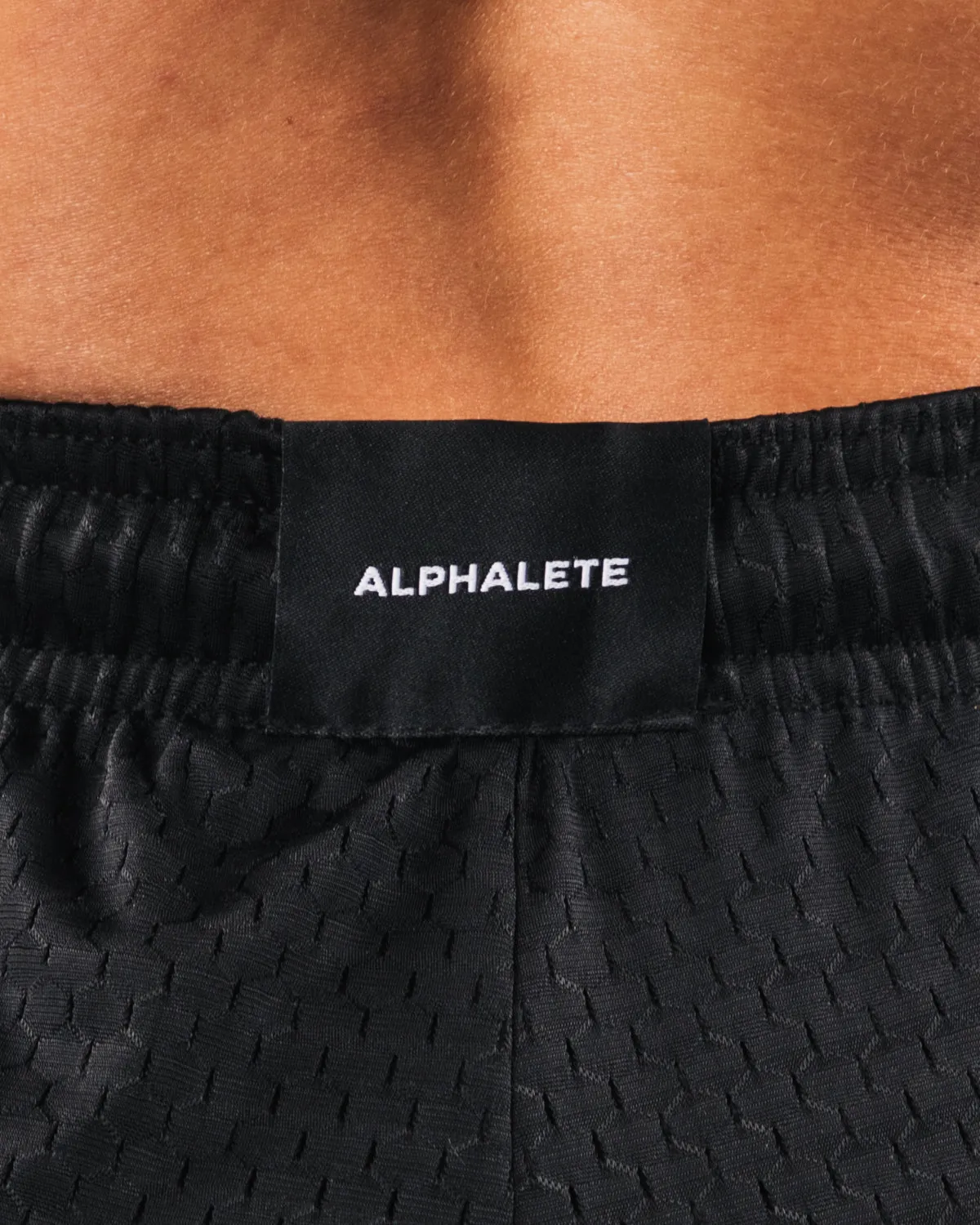 Alphalete Signature Mesh Short 4" - Black