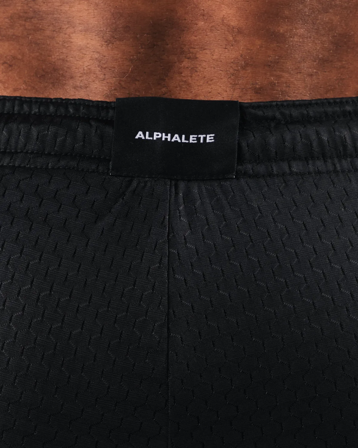 Alphalete Wolf Head Mesh Short 6" - Black