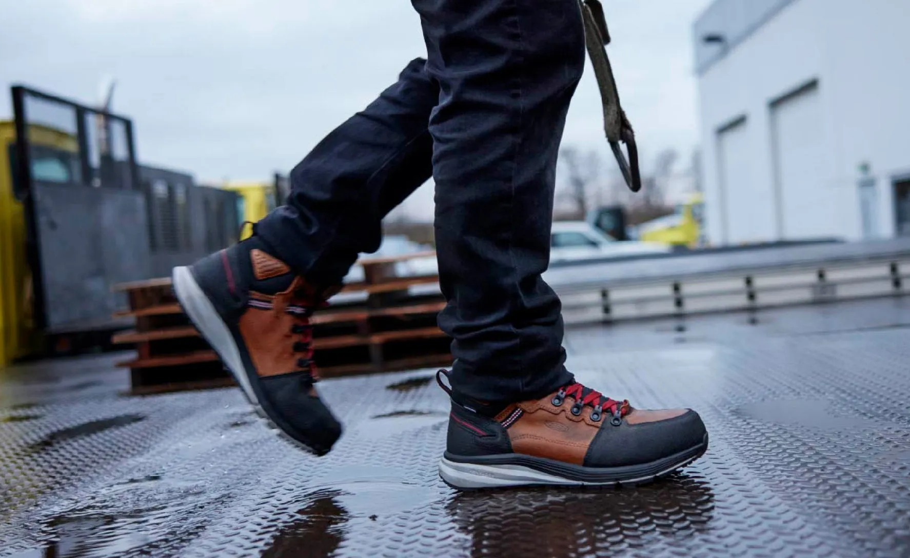Keen Men's Red Hook Waterproof Boot (Carbon Toe)  |  Tobacco/Black