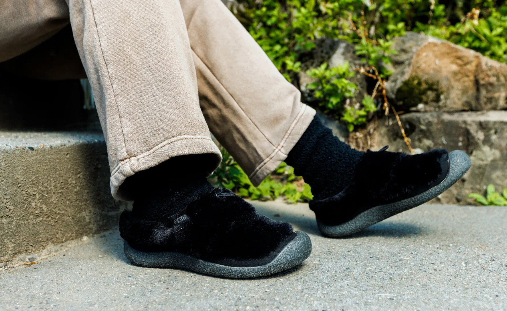 Keen Women's Howser III Slide  |  Black/Canteen